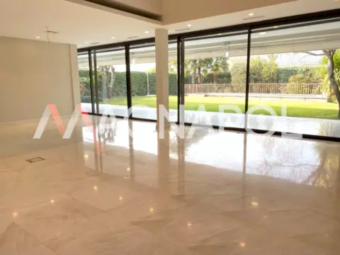 Chalet en Cerca de  C.Comercial y Colegios