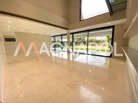 Chalet en Cerca de  C.Comercial y Colegios