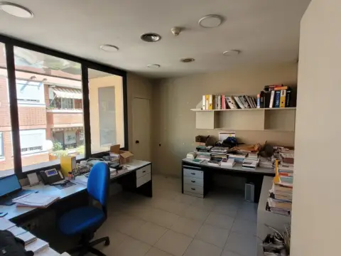 Local comercial en Eixample-Sant Oleguer