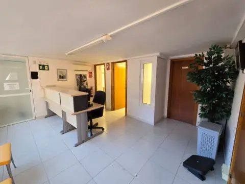 Oficina en Carrer de Pere de Cavassèquia, 12