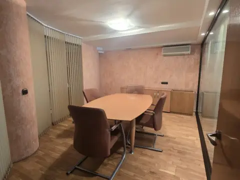 Local comercial en Carrer Princep de Viana, 27