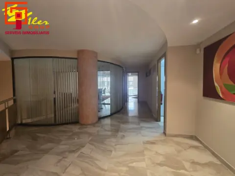 Local comercial en Carrer Princep de Viana, 27