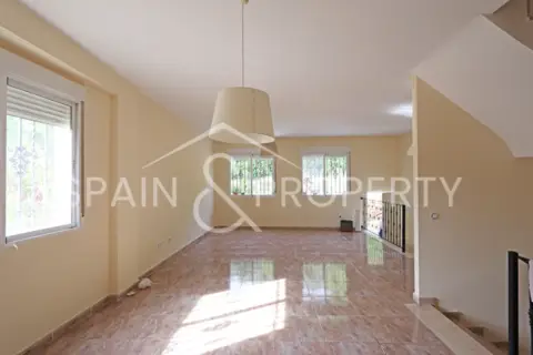 Casa adosada en Montroi - Montroy