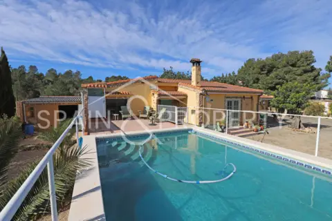 Chalet en Montserrat