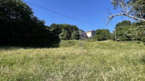 Terreno en calle La Pereda