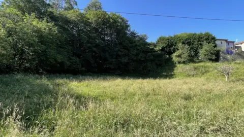 Terreno en calle La Pereda