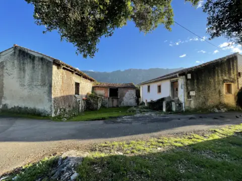 Casa en calle Parres, nº 1