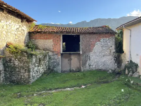 Casa en calle Parres, nº 1