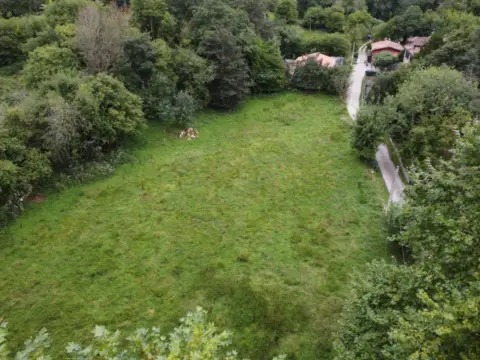 Terreno en calle La Pereda