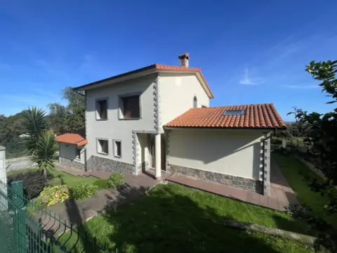 Casa en calle Parres, nº 1