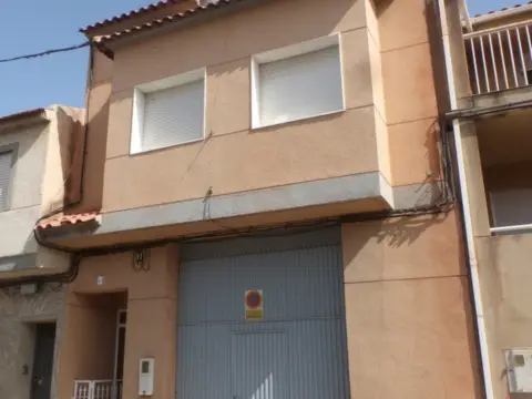 Casa adosada en calle de Navarro