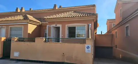 Casa adosada en calle Ben Edrim