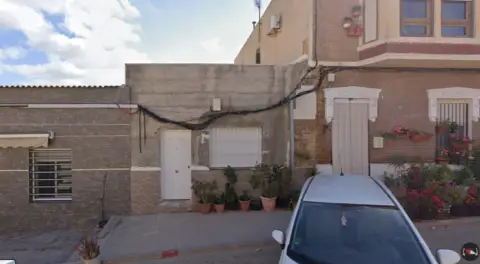 Casa adosada en calle de Falua