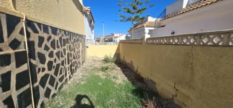 Casa en calle Aralia