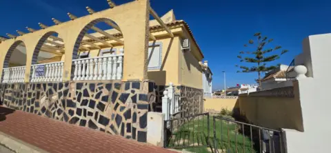 Casa en calle Aralia