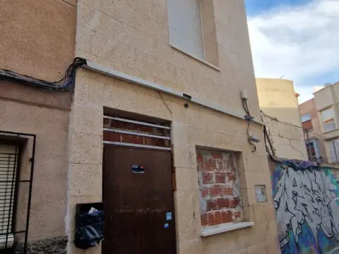 Casa adosada en calle Val