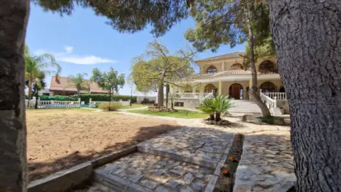 Chalet en Avenida 2ª Parque Palmeras