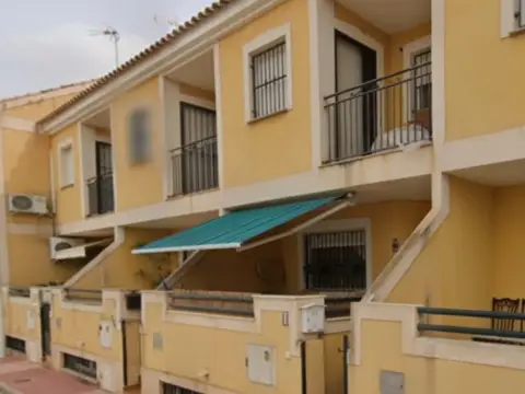 Casa adosada en calle del Río Besos
