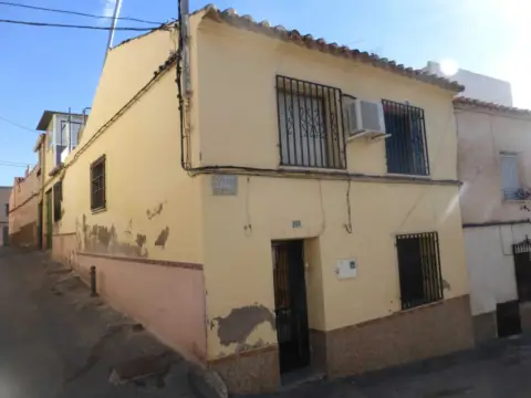 Casa pareada en calle de Esteban Tomás