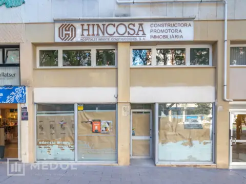 Local comercial en Plaça de Mossèn Cinto Verdaguer, 8