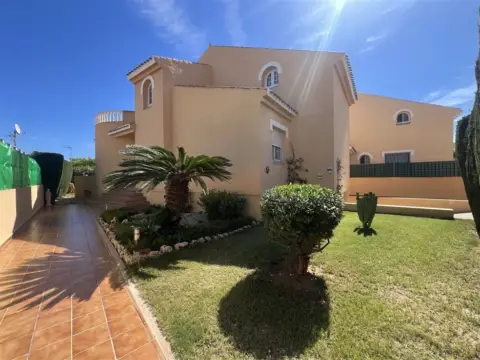Chalet unifamiliar en calle del Río Genil, 18
