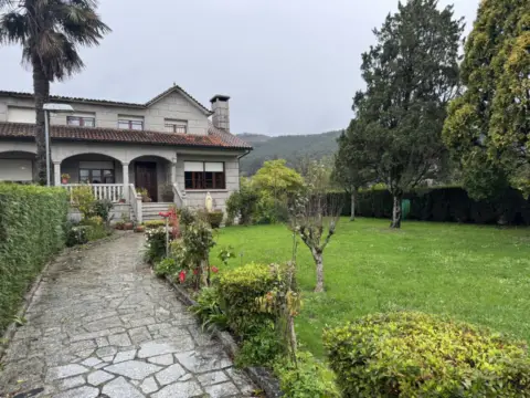 Chalet adosado en calle As Carballas, nº 3