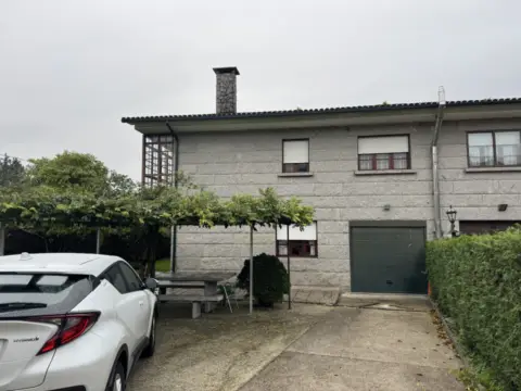 Chalet adosado en calle As Carballas, nº 3