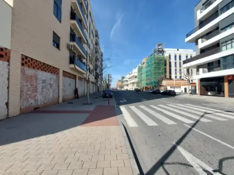 Local comercial en Avenida de la Ilustración