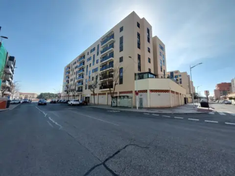 Local comercial en Avenida de la Ilustración