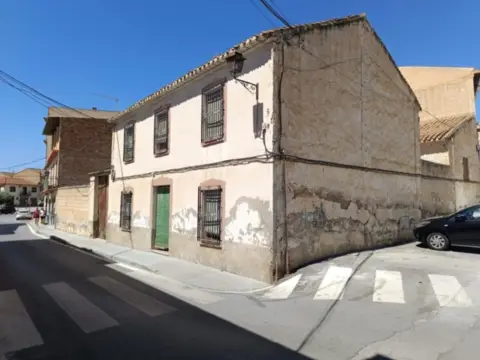 Terreno en calle de Mariana Pineda