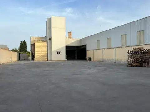 Nave industrial en calle de Santa Fé de Bogotá, 53