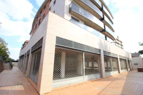 Local comercial en Avinguda d'Olímpia