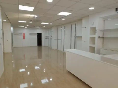 Local comercial en calle del 9 de Octubre