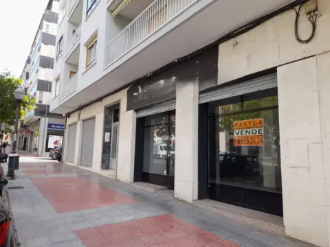 Local comercial en Avinguda de Juan Carlos I