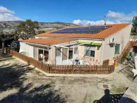 Chalet rústico en Polígono Carrasco