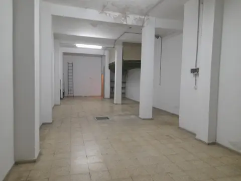 Local comercial en calle de la Tizona