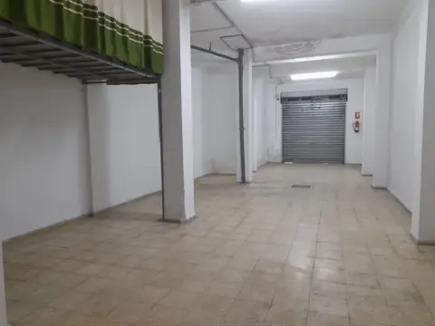 Local comercial en calle de la Tizona
