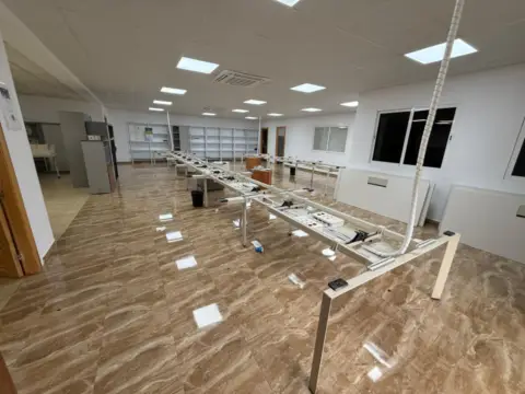 Nave comercial en Los Torraos
