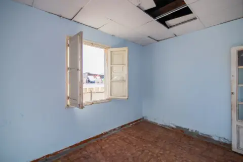 Casa adosada en calle de López Aracil