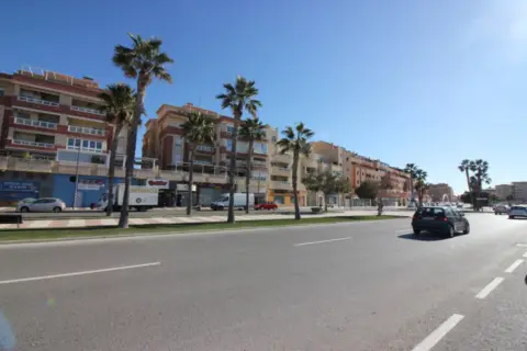 Local comercial en Avenida Reino de España