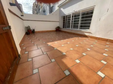 Chalet pareado en calle Isleta del Moro