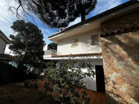 Chalet en Fenals-Santa Clotilde