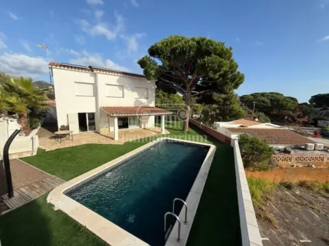 Chalet en Canyelles-La Montgoda