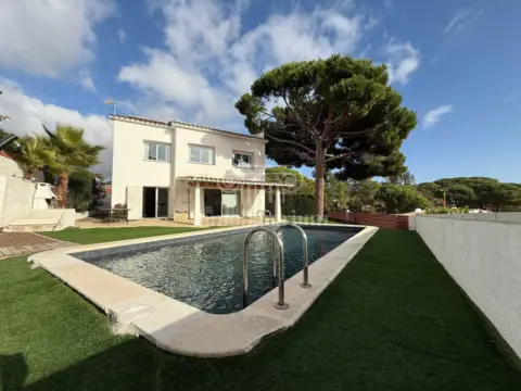 Chalet en Canyelles-La Montgoda