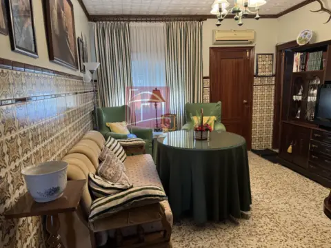 Casa en calle de Adelardo Covarsí