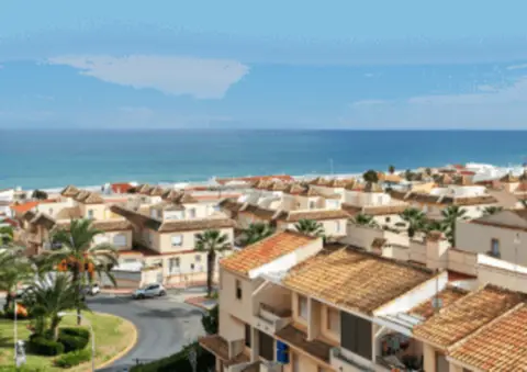 Chalet unifamiliar en Urbanización Golf Bahía