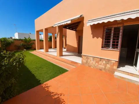 Casa en calle Lebrillo