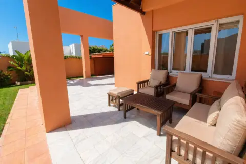 Casa en calle Lebrillo