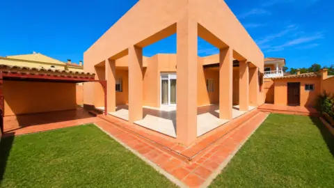 Casa en calle Lebrillo