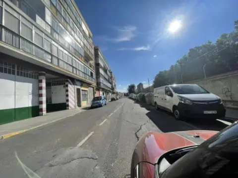 Nave comercial en calle de la Salud